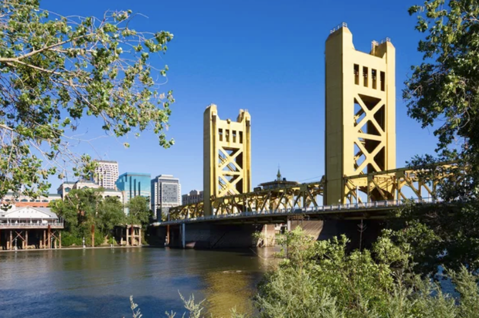 Tower bridge in Sacramento, California in a sunny day
